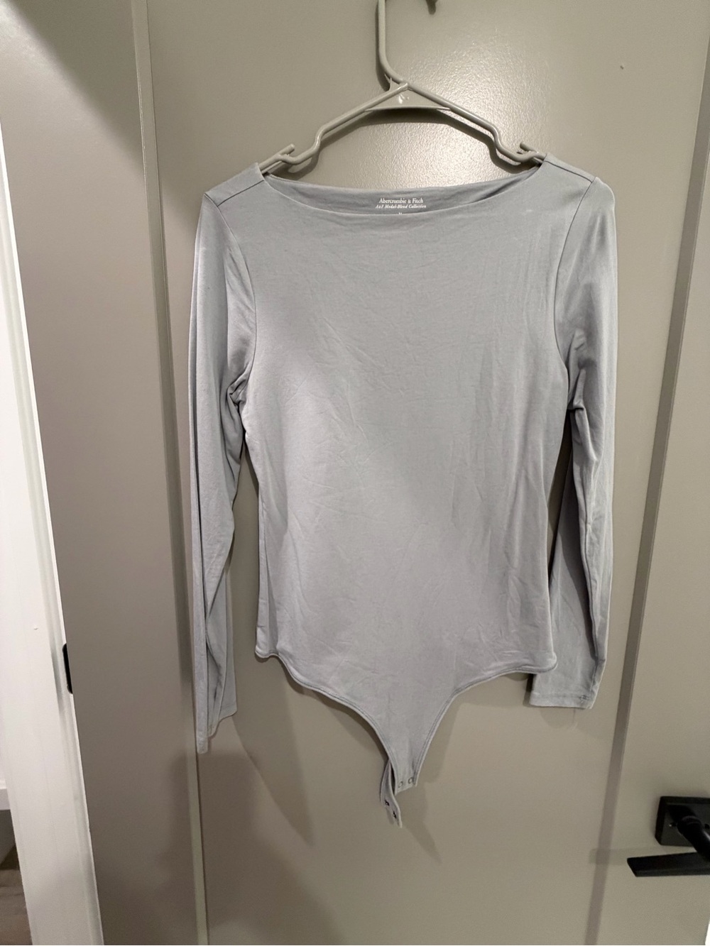 Abercrombie & Fitch Light Gray Long-Sleeve Scoop Neck Bodysuit